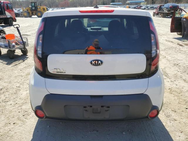 KNDJN2A22G7300237 - 2016 KIA SOUL WHITE photo 6