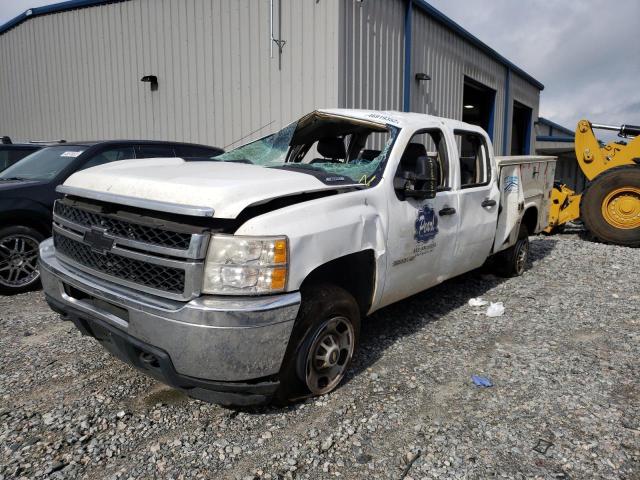 1GB1CVCG0BF171062 - 2011 CHEVROLET SILVERADO C2500 HEAVY DUTY WHITE photo 2