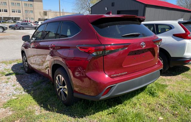 5TDGZRAH7MS077836 - 2021 TOYOTA HIGHLANDER XLE RED photo 3