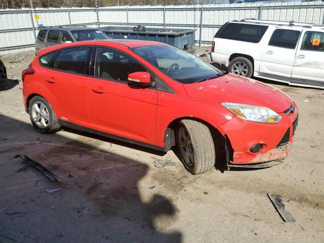 1FADP3K22EL128667 - 2014 FORD FOCUS SE RED photo 4