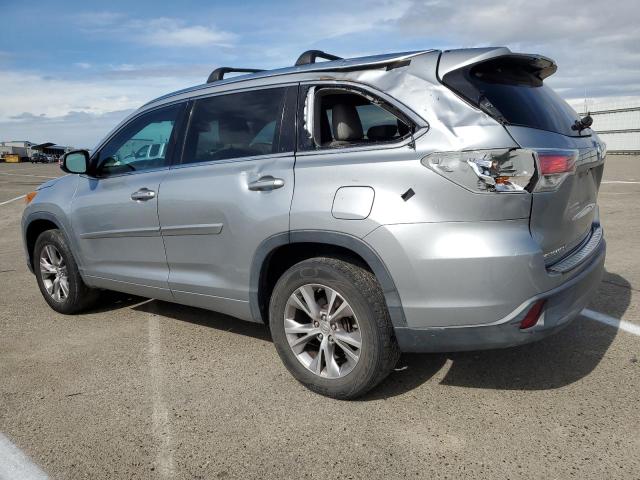 5TDKKRFH8FS113706 - 2015 TOYOTA HIGHLANDER XLE SILVER photo 2