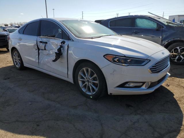 3FA6P0HDXHR156349 - 2017 FORD FUSION SE WHITE photo 4