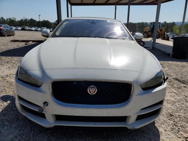 SAJAR4FX4JCP36530 - 2018 JAGUAR XE WHITE photo 5