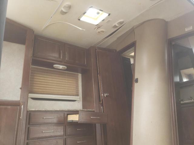 4YDF33725F2501051 - 2015 KEYSTONE COUGER BROWN photo 6
