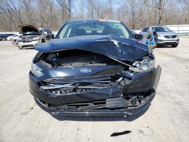 3FA6P0HD6JR283959 - 2018 FORD FUSION SE BLACK photo 5