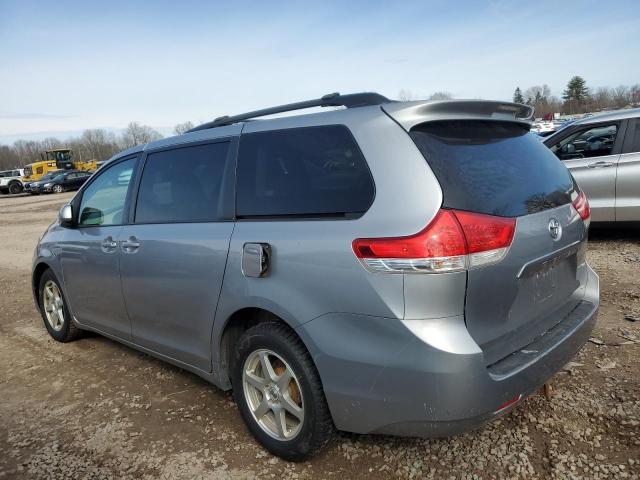 5TDKK3DC9DS340386 - 2013 TOYOTA SIENNA LE SILVER photo 2