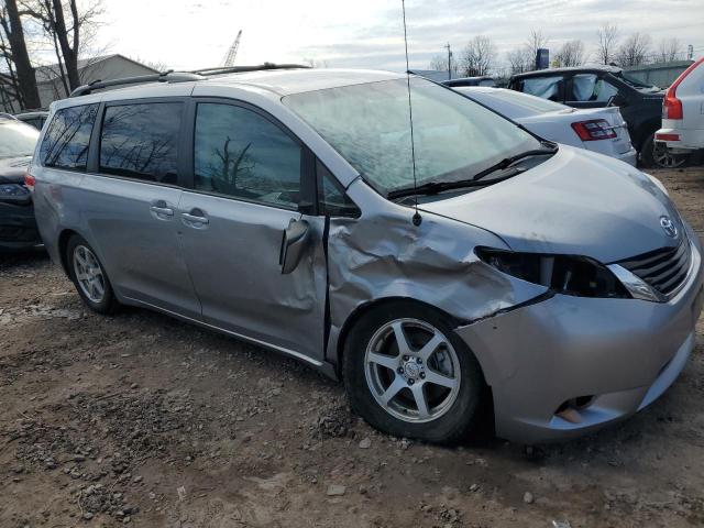 5TDKK3DC9DS340386 - 2013 TOYOTA SIENNA LE SILVER photo 4