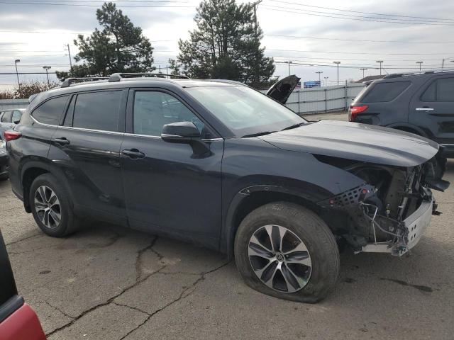 5TDGZRBH2NS575653 - 2022 TOYOTA HIGHLANDER XLE 黑色 照片 4