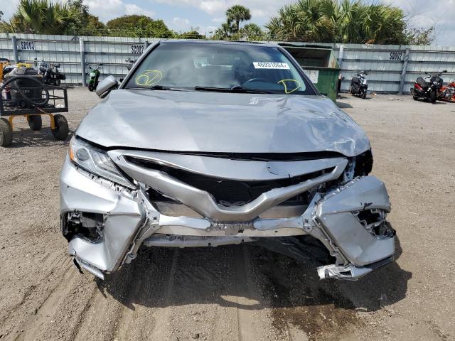 4T1K61AKXLU385301 - 2020 TOYOTA CAMRY XSE SILVER photo 5