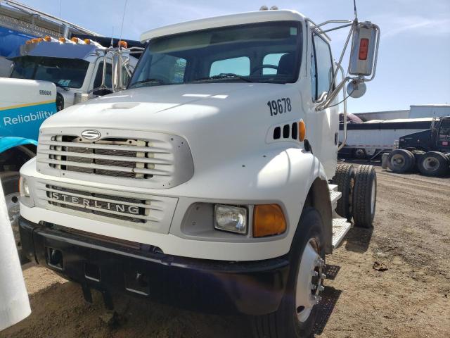 2FWBCHCS64AN26137 - 2004 STERLING TRUCK ACTERRA WHITE photo 2