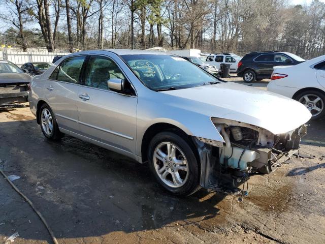 1HGCM56386A137594 - 2006 HONDA ACCORD SE SILVER photo 4