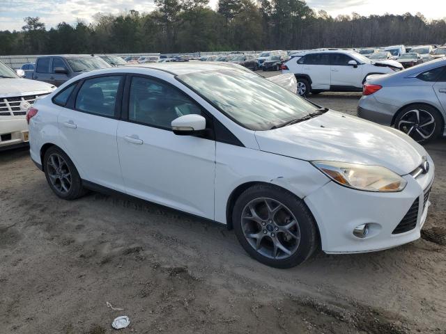 1FADP3F27EL382305 - 2014 FORD FOCUS SE WHITE photo 4