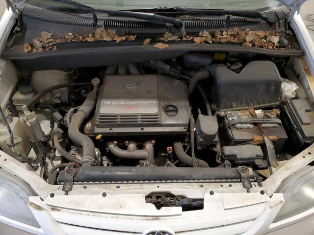 4T3ZF13C12U470697 - 2002 TOYOTA SIENNA LE WHITE photo 12