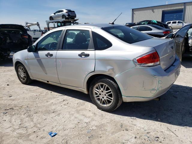 1FAHP3FN9AW122878 - 2010 FORD FOCUS SE SILVER photo 2