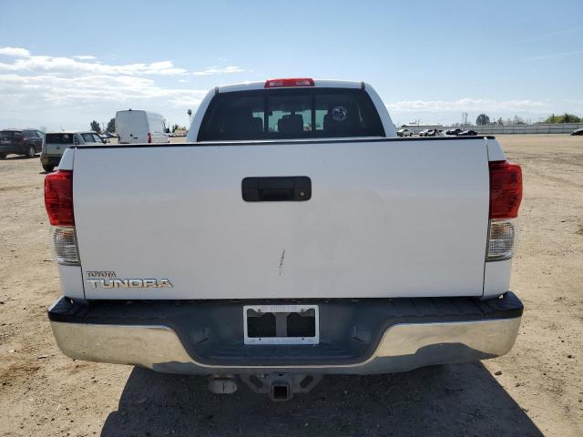 5TFRM5F18BX024713 - 2011 TOYOTA TUNDRA DOUBLE CAB SR5 WHITE photo 6