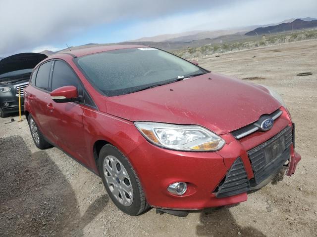 1FAHP3K20CL251463 - 2012 FORD FOCUS SE RED photo 4