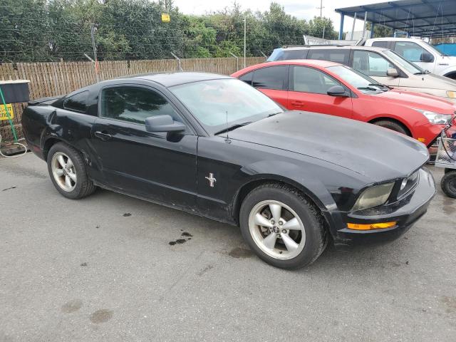 1ZVHT80N675358038 - 2007 FORD MUSTANG BLACK photo 4