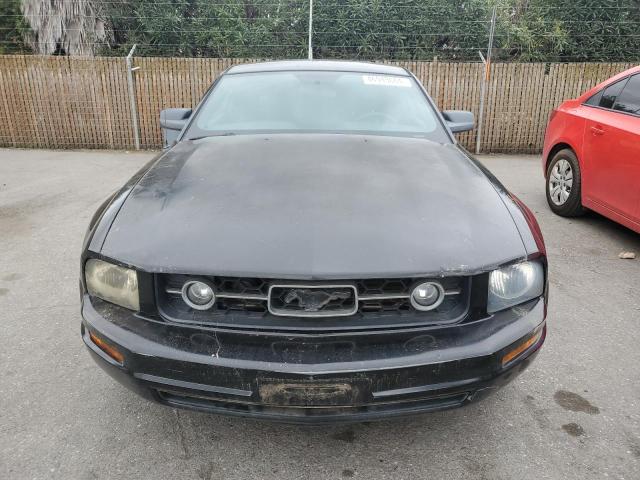 1ZVHT80N675358038 - 2007 FORD MUSTANG BLACK photo 5