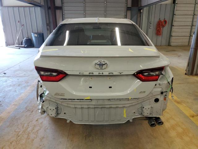 4T1G11AK7PU103397 - 2023 TOYOTA CAMRY SE NIGHT SHADE WHITE photo 6