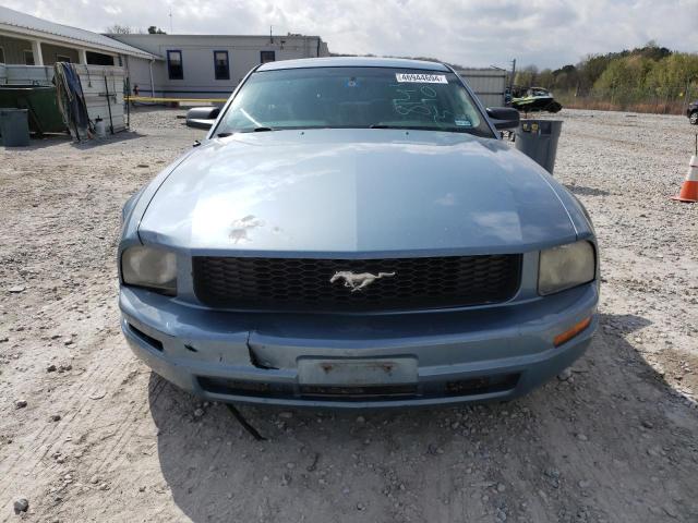 1ZVFT80N055138141 - 2005 FORD MUSTANG BLUE photo 5