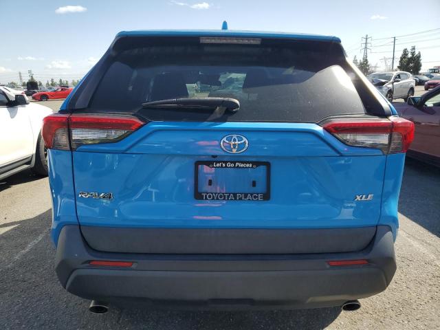 2T3W1RFV1KW008072 - 2019 TOYOTA RAV4 XLE BLUE photo 6