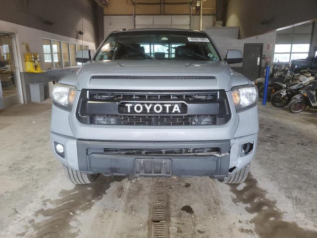 5TFUY5F14HX615774 - 2017 TOYOTA TUNDRA DOUBLE CAB SR/SR5 GRAY photo 5