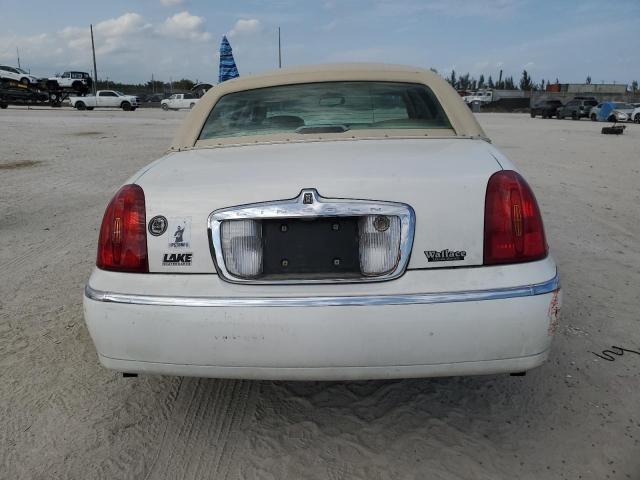 1LNFM83W5WY685714 - 1998 LINCOLN TOWN CARTIER WHITE photo 6