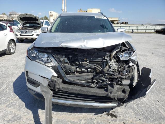 KNMAT2MV4JP603555 - 2018 NISSAN ROGUE S SILVER photo 5