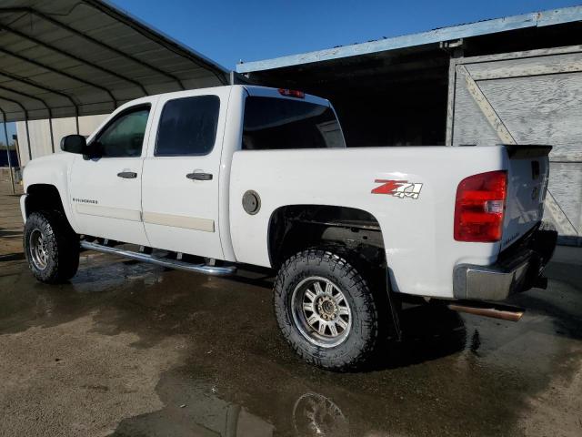 3GCEK13M77G531609 - 2007 CHEVROLET 1500 K1500 CREW CAB WHITE photo 2