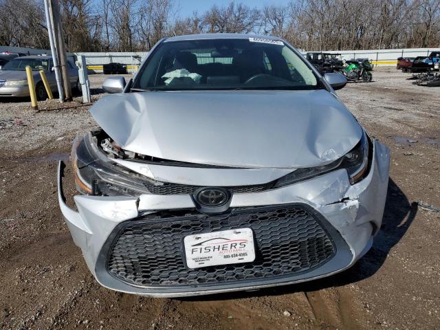 5YFEPMAE5MP224878 - 2021 TOYOTA COROLLA LE 银色 照片 5