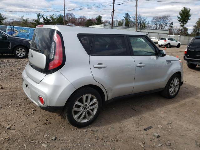 KNDJP3A55J7601960 - 2018 KIA SOUL + SILVER photo 3