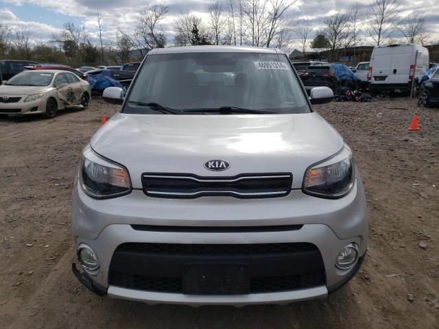 KNDJP3A55J7601960 - 2018 KIA SOUL + SILVER photo 5