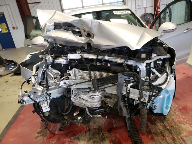 LRBFX2SAXKD088430 - 2019 BUICK ENVISION ESSENCE Արծաթագույն լուսանկար 12