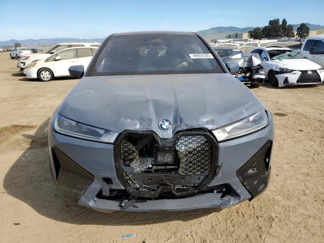 WB523CF08RCR31149 - 2024 BMW IX XDRIVE50 BLUE photo 5