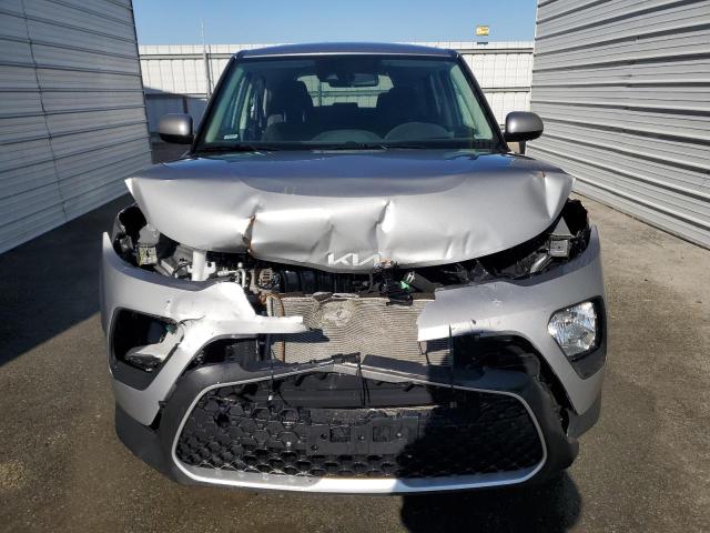 KNDJ23AU3N7807435 - 2022 KIA SOUL LX SILVER photo 5