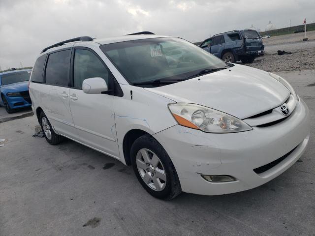 5TDZK22C58S153146 - 2008 TOYOTA SIENNA XLE WHITE photo 4