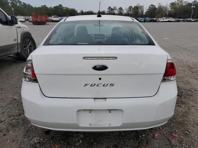 1FAHP34N08W113709 - 2008 FORD FOCUS S/SE WHITE photo 6