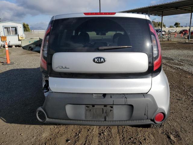 KNDJN2A24F7817408 - 2015 KIA SOUL SILVER photo 6