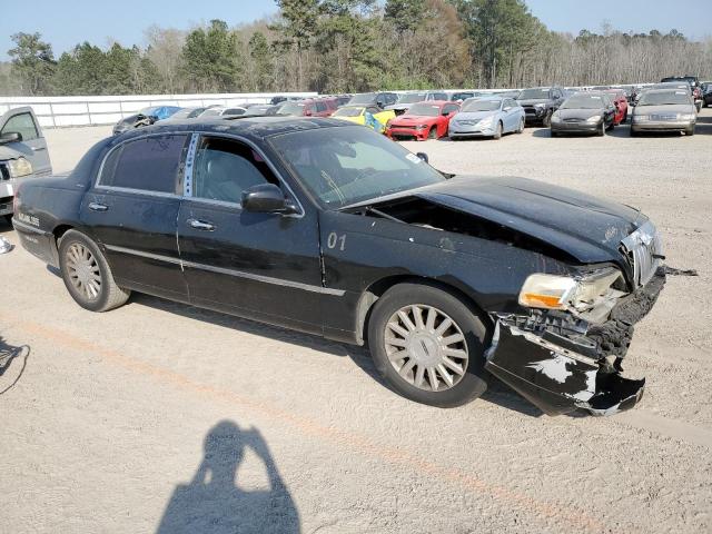 1LNHM82WX3Y684953 - 2003 LINCOLN TOWN CAR SIGNATURE BLACK photo 4