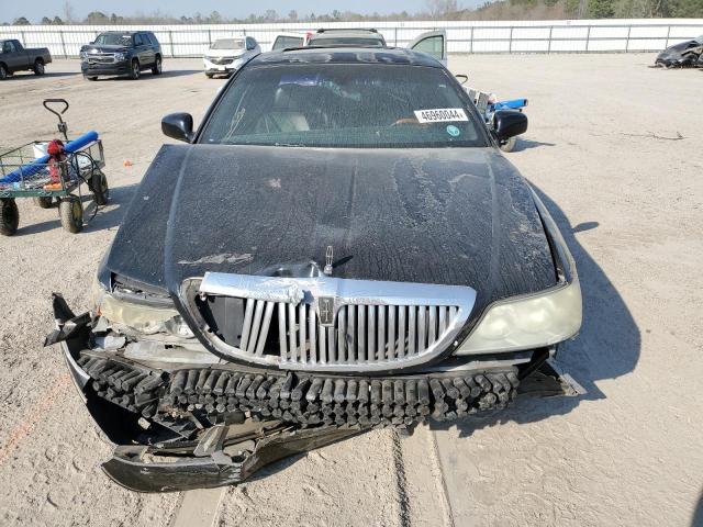 1LNHM82WX3Y684953 - 2003 LINCOLN TOWN CAR SIGNATURE BLACK photo 5