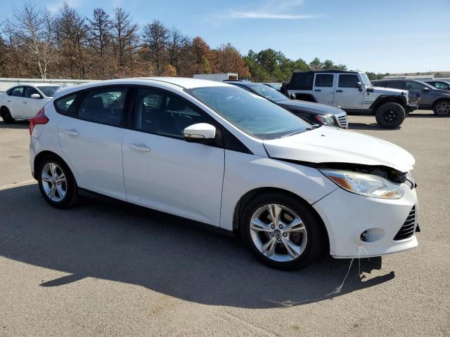 1FADP3K28EL315749 - 2014 FORD FOCUS SE WHITE photo 4