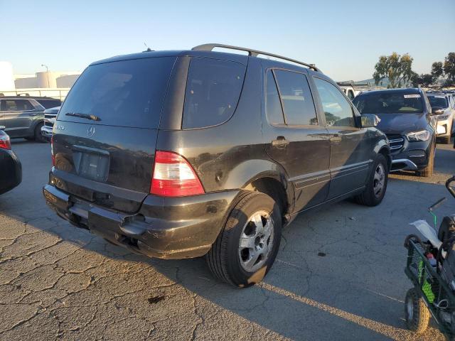 4JGAB54E82A337798 - 2002 MERCEDES-BENZ ML 320 BLACK photo 3