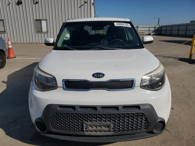 KNDJN2A23F7134406 - 2015 KIA SOUL WHITE photo 5