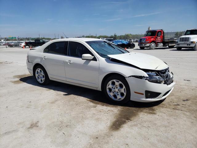 3FAHP0HA8BR109343 - 2011 FORD FUSION SE WHITE photo 4