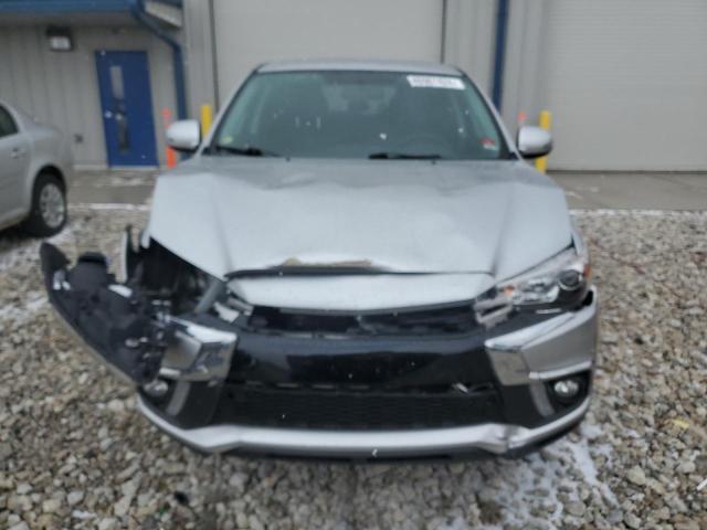 JA4AR3AW4JU013997 - 2018 MITSUBISHI OUTLANDER ES SILVER photo 5