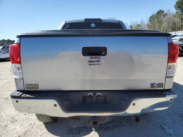 5TFHW5F10BX186101 - 2011 TOYOTA TUNDRA CREWMAX LIMITED SILVER photo 6