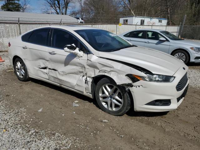 3FA6P0HD6FR202238 - 2015 FORD FUSION SE WHITE photo 4