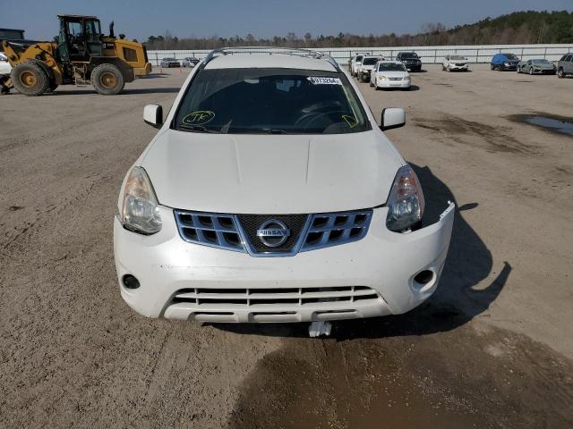 JN8AS5MV1DW108846 - 2013 NISSAN ROGUE S WHITE photo 5