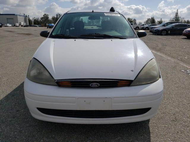 1FAFP34Z74W175368 - 2004 FORD FOCUS SE COMFORT WHITE photo 5