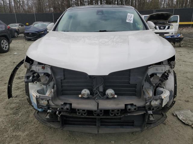 2LMTJ8LR1GBL66917 - 2016 LINCOLN MKX RESERVE WHITE photo 5